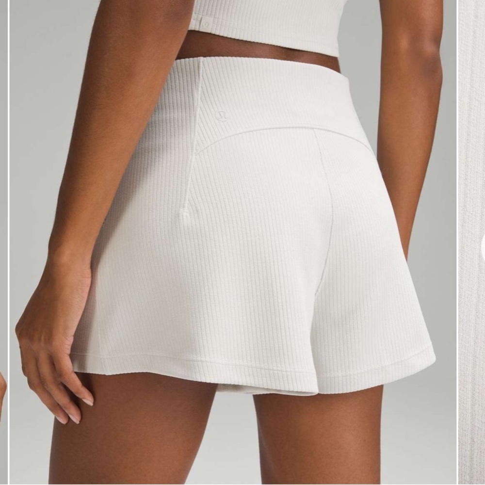 Lululemon Ribbed Softstreme High-Rise Short 2"
Bone 14